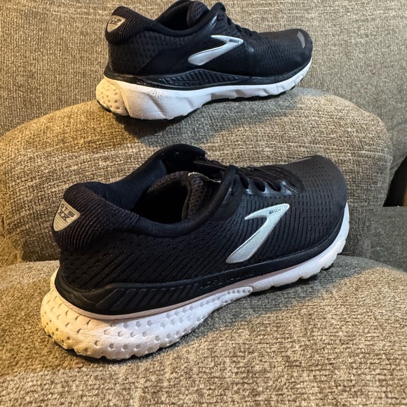 Brooks Adrenaline GTS 20 Women’s Black and White Mesh Running Sneakers Size 7.5 - Picture 10 of 11